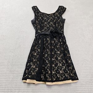 Women's Pompous Girly Lace overlay Dress Size‎ Small Cute